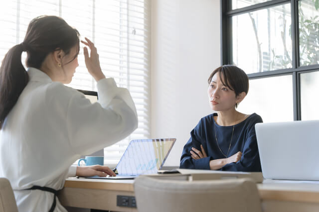 見出しタグの注意を受ける社員