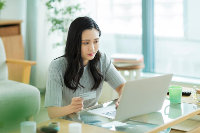 Googleビジネスプロフィールを活用するメリットを感じた女性