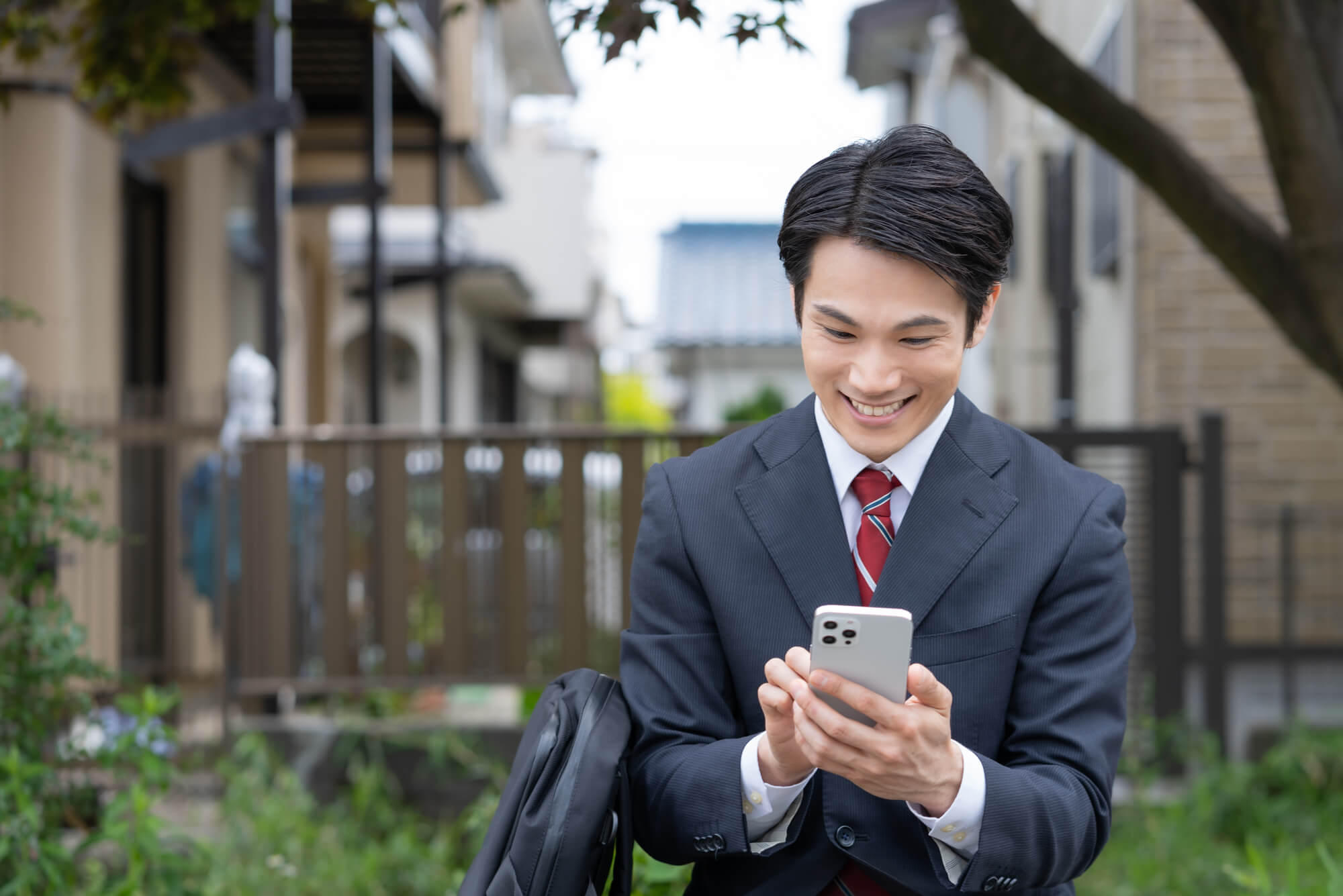 ローカル検索広告に興味津々な男性